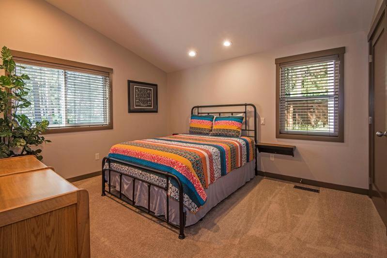 11 Pine Bough Villa Sunriver Bagian luar foto
