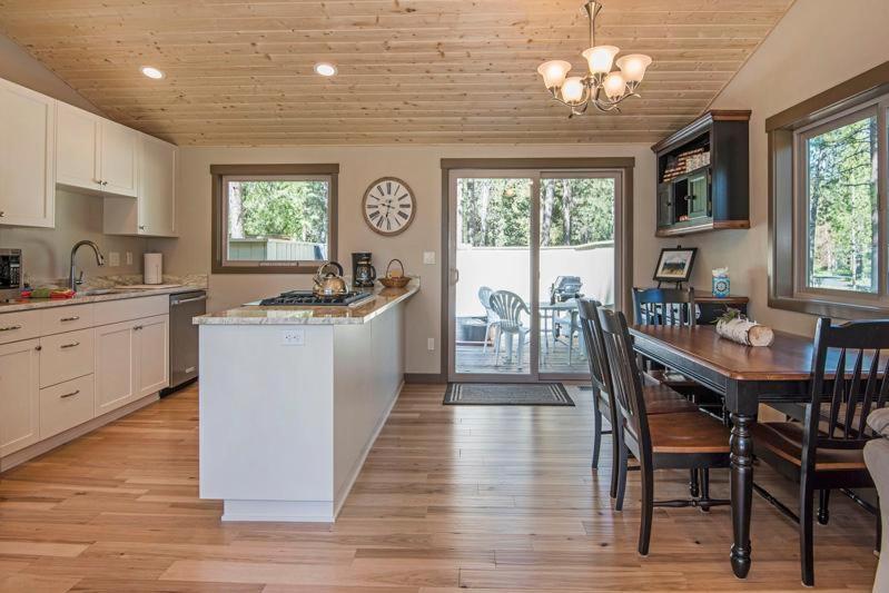 11 Pine Bough Villa Sunriver Bagian luar foto